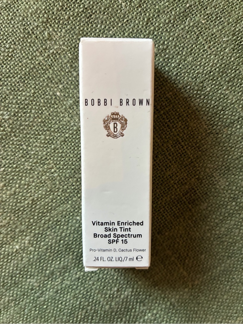 Bobbi Brown Vitamin Enriched Skin Tint SPF 15 – Golden 4